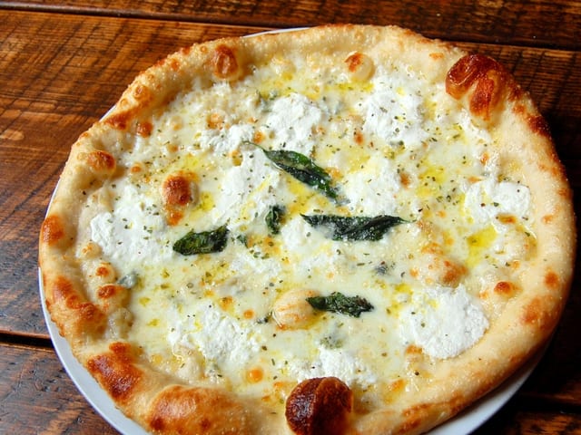 Personal 12 Inch White Pizza.
